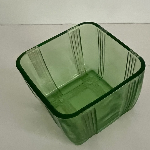 Vintage Hazel Atlas Criss Cross 4x4” Refrigerator Dish Bowl Bottom Only - Picture 3 of 3